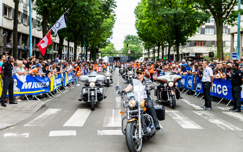Illustration for article titled The Le Mans Driver Parade Is Absolutely Bonkers